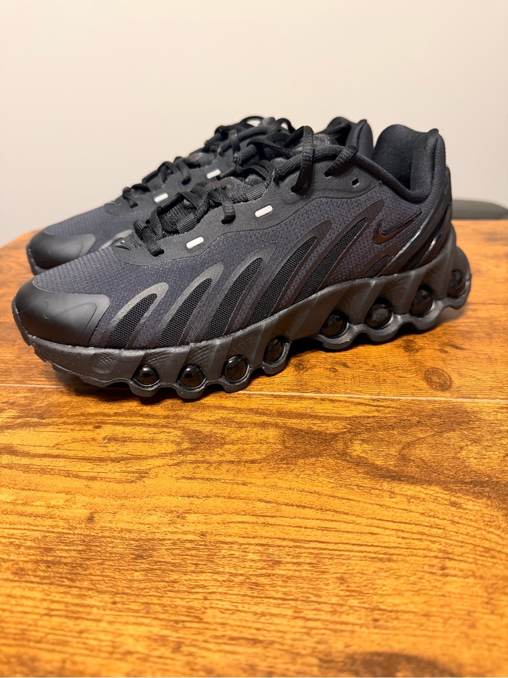 Nike Kids Air Max DN8 Black Running Shoes 5Y/6.5W